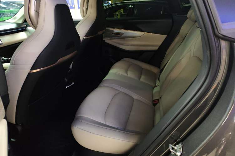 Used Lynk & Co 08 EM-P 2023 220km All-Wheel-Drive Performance Halo Left Rear Seat