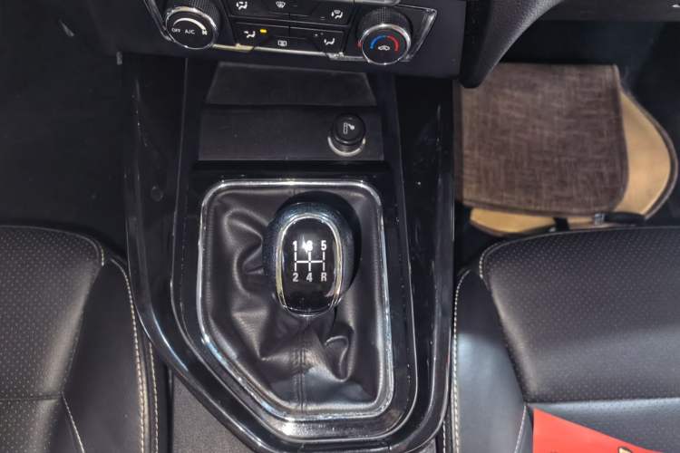 Used Dongfeng Fengon S560 2018 1.8L Manual Comfort 7-Seater Gear Lever