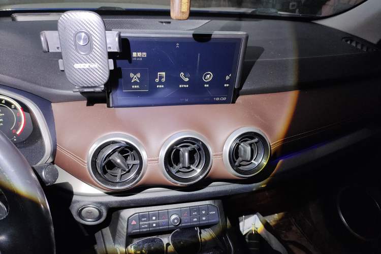 Used Wey VV6 2018 2.0T Two-Wheel-Drive Ultra-Luxury Version China V Standard