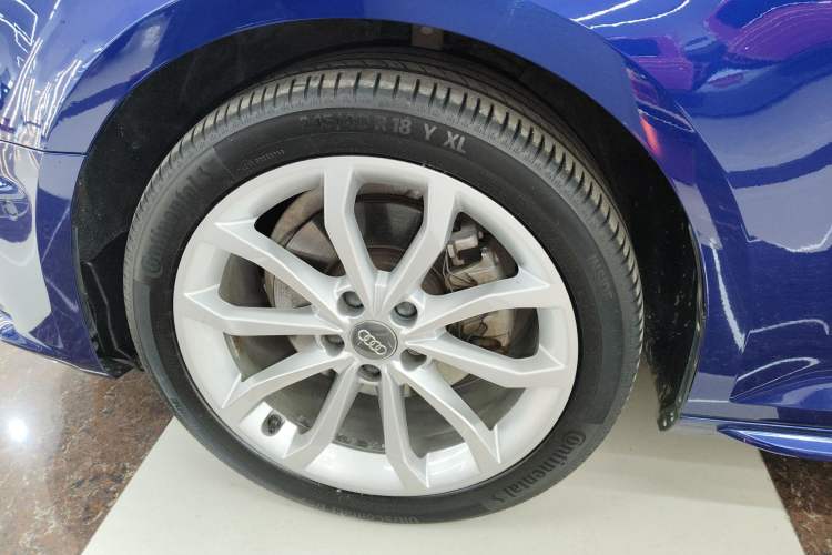 Used Audi A4L 2019 40 TFSI Fashion Edition China VI Emission Standard Exterior 4