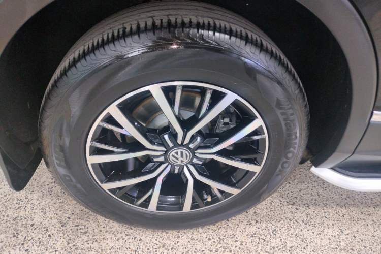 Used Volkswagen Tiguan L 2018 330TSI Automatic Two-Wheel Drive Luxury Edition
