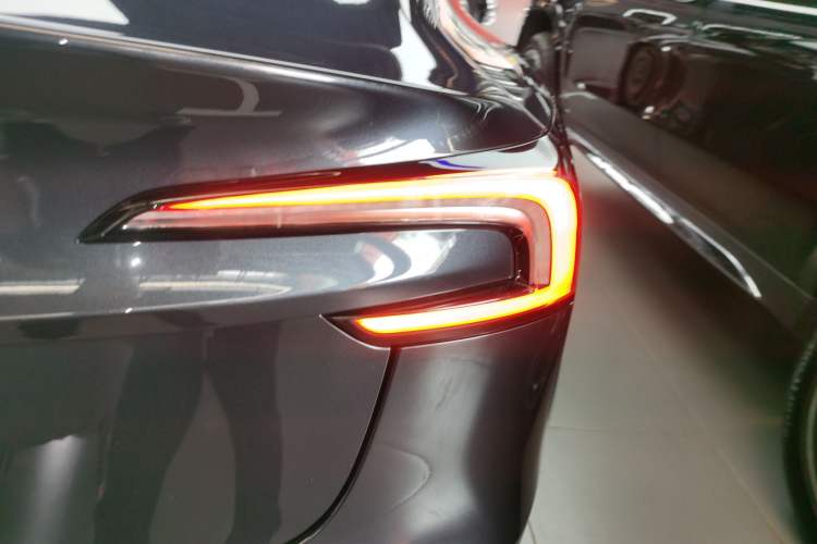 Used Tesla Model 3 2023 Long-Range All-Wheel-Drive Version