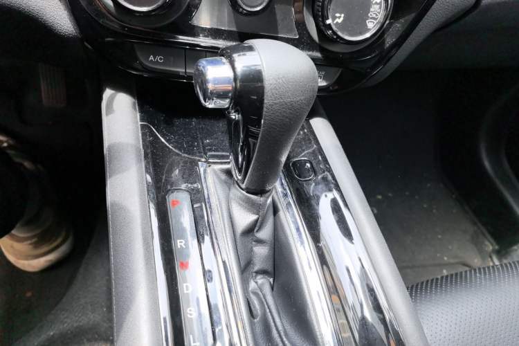 Used Honda Vezel 2015 1.5L CVT two-wheel drive Comfort trim
