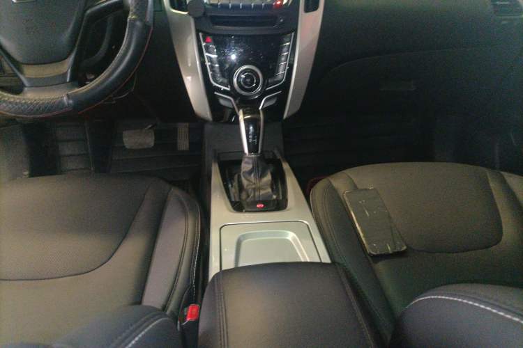 Used Luxgen U6 SUV 2015 1.8T Charm Model
