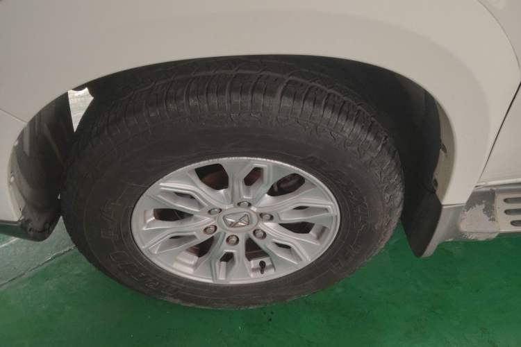 Used JMC Yusheng S350 2013 2.4T Automatic 2WD Diesel Luxury 7-Seater Left Front Wheel Hub