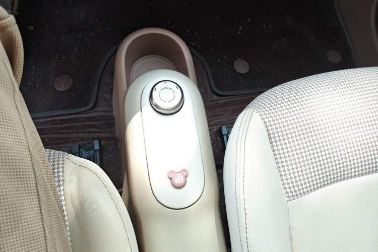 Used Wuling Hongguang MINIEV 2025 Four-Door Version Advanced Edition Gear Lever