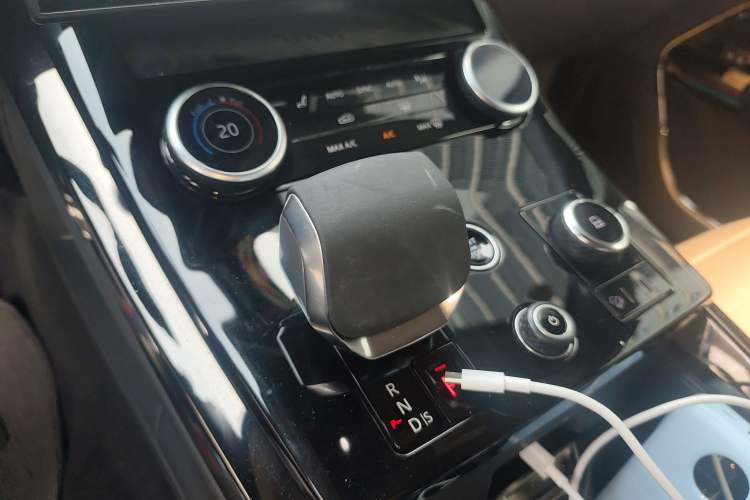 Used Land Rover Range Sport 2023 400PS Dynamic SE Gear Lever