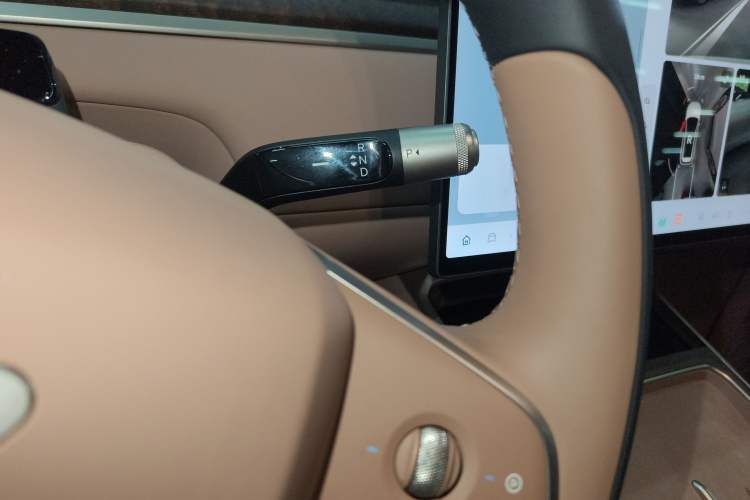 Used ONVO Luxeed L90 2025 Model—Max Six-Seater Version