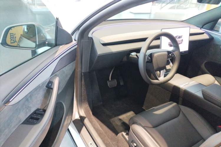 Used Tesla Model Y L 2025 Model Long-Range All-Wheel-Drive Version