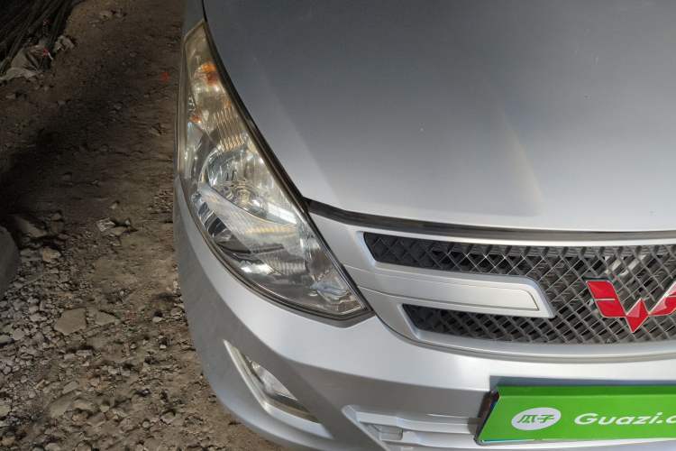 Used Wuling Rongguang V 2015 1.5L Practical Version Right Front Headlight