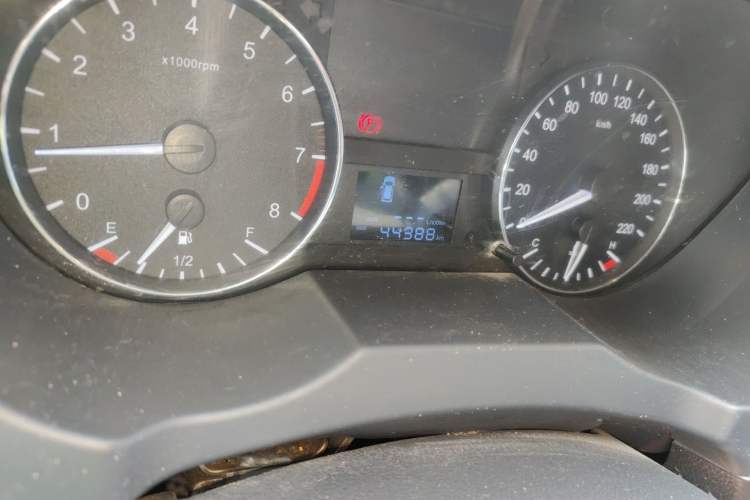 Used JAC Refine M3 2016 IKEA Edition 1.6L Luxury Smart Model Odometer Close Up