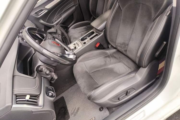 Used Roewe i6 New Energy 2017 45T Hybrid Connective Smart Luxury Edition
