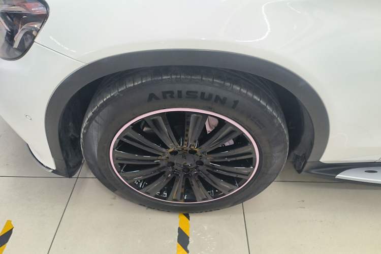 Used Mercedes-Benz GLC 2016 GLC 260 4MATIC Dynamic Edition Exterior 4