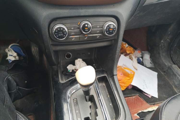 Used Soueast DX7 2017 1.5T Automatic Glory Edition Gear Lever