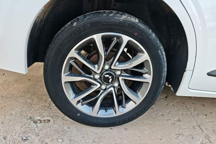 Used Wuling Jiachen 2022 1.5L Manual Enjoyment Elite Model
