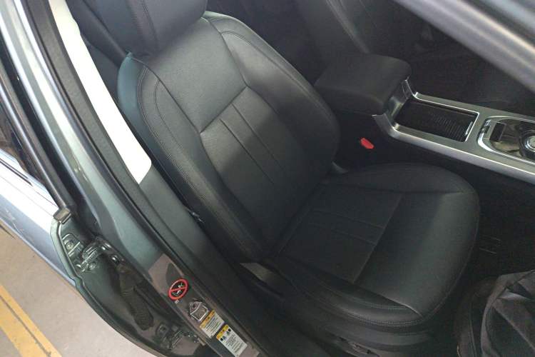 Used Land Rover Discovery Sport 2019 240 PS SE Version China VI Standard Right Front Seat