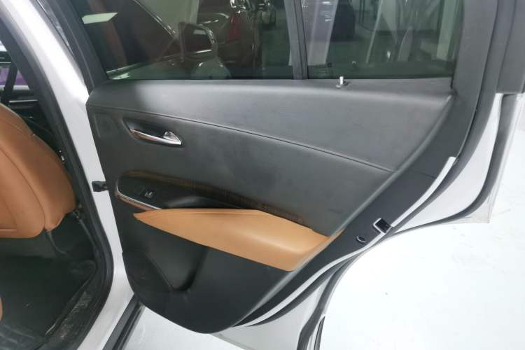 Used Cadillac XT4 2018 28T 4x4 Platinum Edition