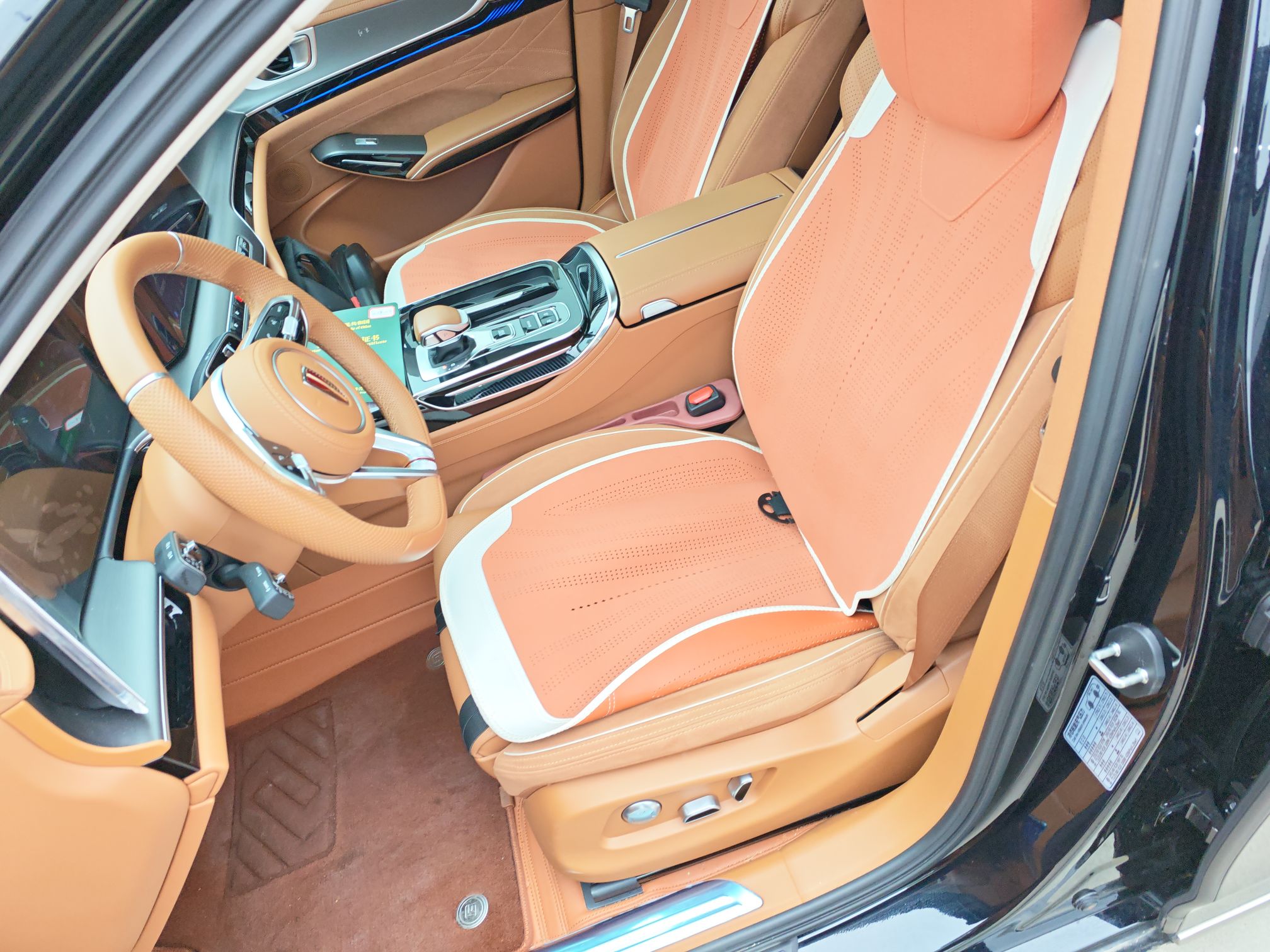 المقاعد الأمامية داخل السيارة