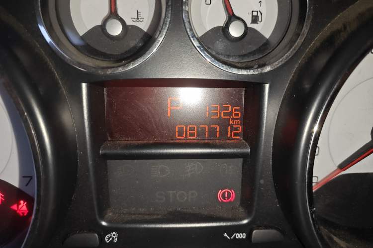 Used Peugeot 308 2014 Enjoyment Edition Classic 1.6L Automatic Fashion Model Odometer Close Up