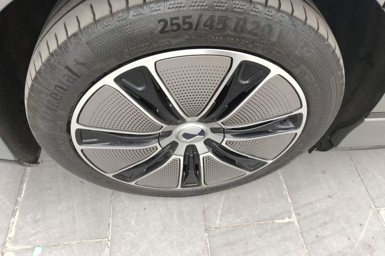 Used Denza Z9GT 2024 1100 Four-Wheel Drive Max Edition Right Rear Wheel Hub