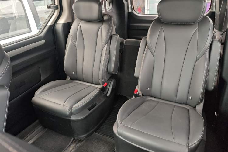 Used SAIC MAXUS G10 2024 2.0L Manual Multi-Function Travel Version CNG 7-Seater