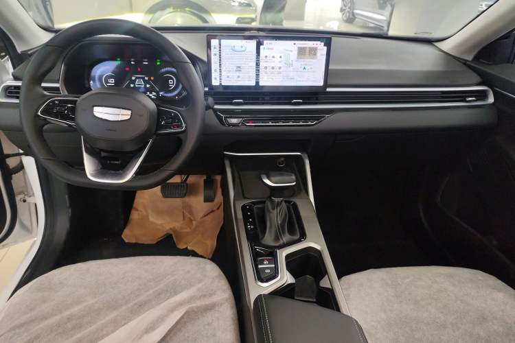 Used Geely Auto Emgrand 2025 4th Generation 1.5L CVT Luxury Version
