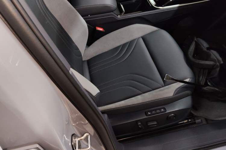 Used Volkswagen ID.4 CROZZ 2021 Long-Range Lite PRO Two-Wheel Drive Version
