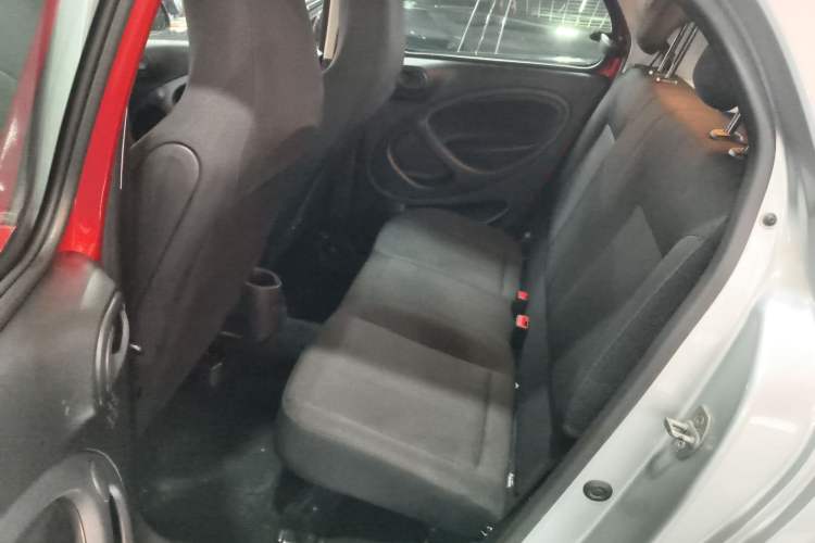 Used smart forfour 2018 1.0L 52 kW Dynamic Edition
