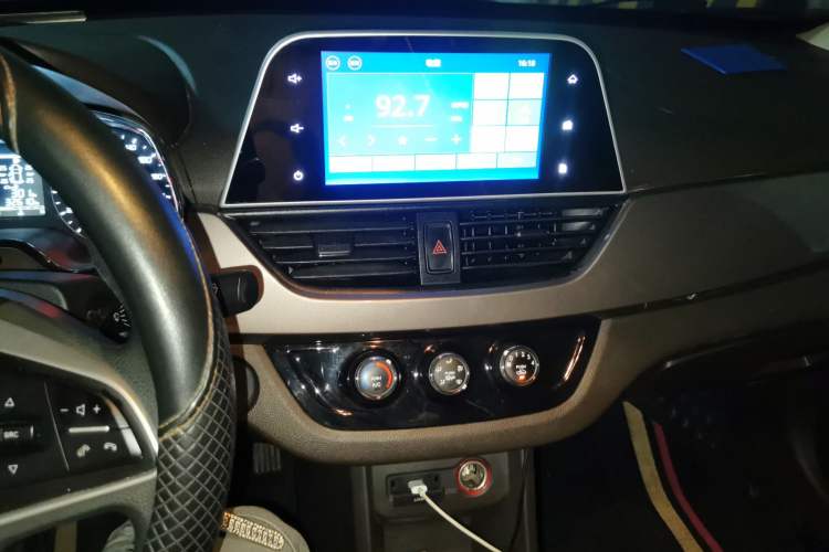 Used Baojun 310W 2017 1.5L Manual Fashion Edition China VI Audio And AC Panel