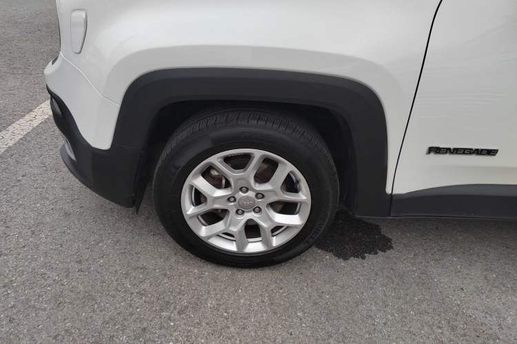 Used Jeep Renegade 2017 180T Automatic High-Energy Version Exterior 3