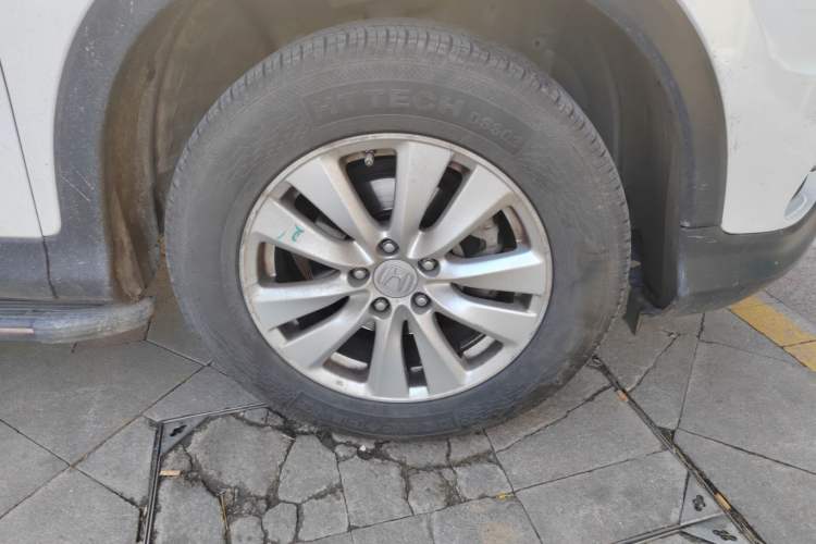 Used Honda CR-V 2015 2.0L two-wheel drive Fashion Edition Right Front Wheel Hub