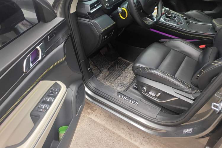 Used Lynk & Co 05 2022 2.0TD Two-Wheel Drive Shine Halo Contrast-Colored Wheel Version