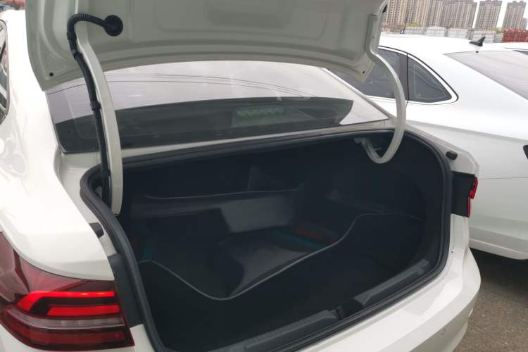 Used Volkswagen Lavida 2021 280TSI DSG Comfort Edition Trunk