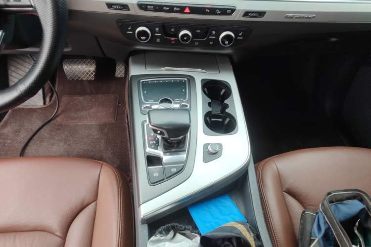 Used Audi Q7 2018 45 TFSI Technology Edition Gear Lever