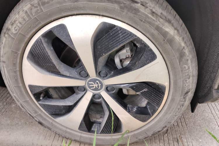 Used BYD Song PLUS New Energy 2021 EV Flagship Model Right Front Wheel Hub