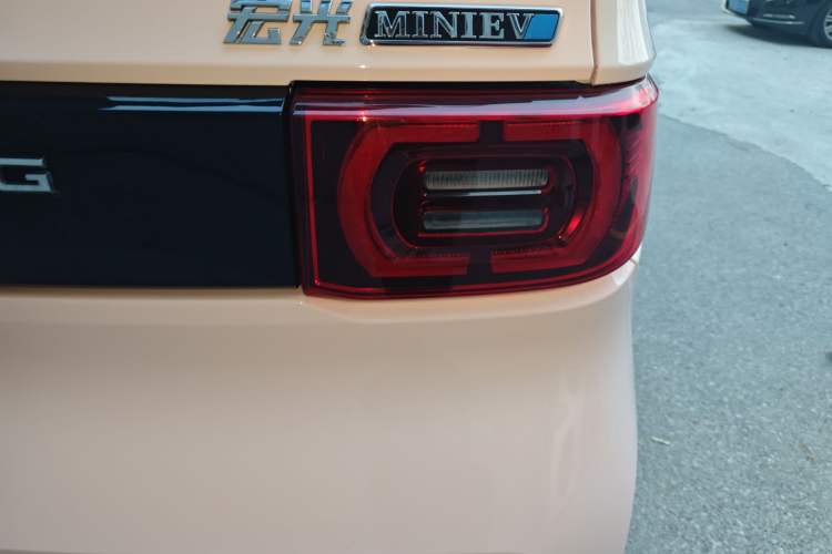 Used Wuling Hongguang MINIEV 2022 Macaron Premium Model – Lithium Iron Phosphate
