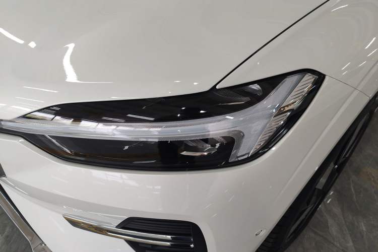 Used Volvo XC60 New Energy 2025 Plug-in Hybrid Long-Range All-Wheel Drive Smart & Luxurious Edition Left Front Headlight
