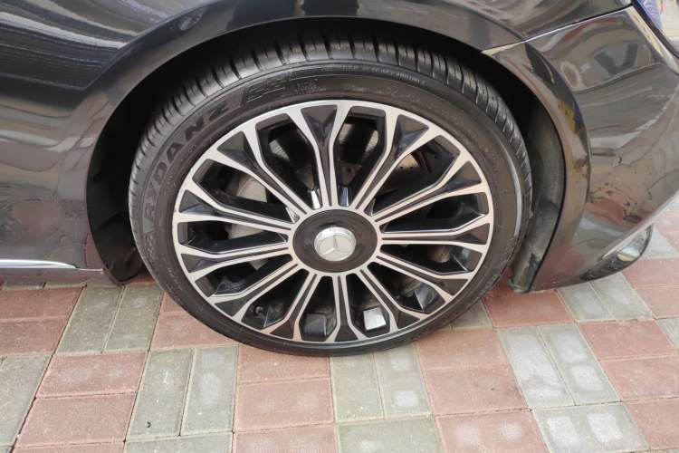 Used Mercedes-Benz Maybach S-Class 2020 S 450 4MATIC Collector's Edition Right Front Wheel Hub