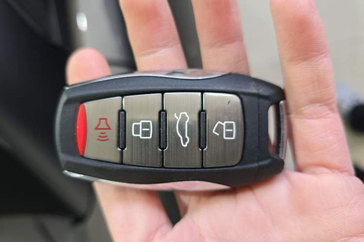 Used ORA White Cat 2022 Xiaoyue Mao Edition 360 km Luxury Model Lithium NMC