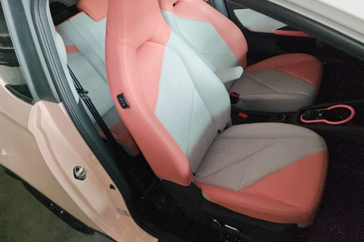 Used Chery QQ Little Ant 2022 Sweet Pink Edition Half-Sugar Version Lithium Iron Phosphate 30 kW 301 km Right Front Seat