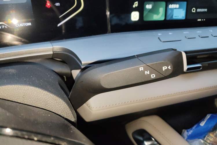 Used CHANGAN Hunter 2025 Model, Knight Edition, Lingshang Type, Dual-Motor Four-Wheel Drive Standard Box Gear Lever