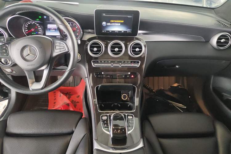 Used Mercedes-Benz GLC 2016 GLC 260 4MATIC Dynamic Edition Audio And AC Panel