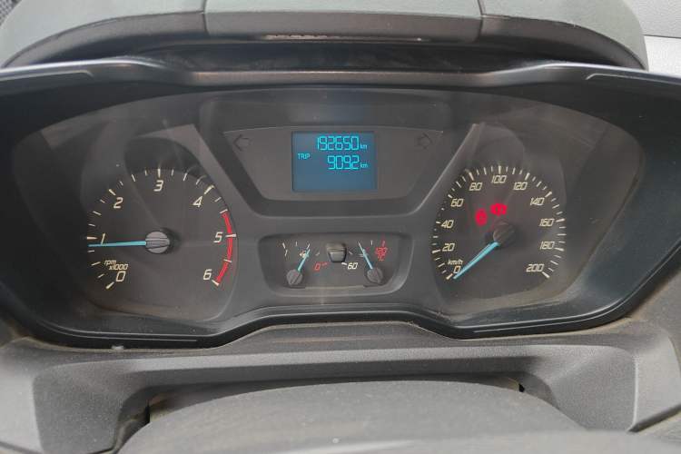 Used Ford Transit 2017 2.0T Diesel Multi-Purpose Commercial Vehicle Short Wheelbase Mid-Roof China IV Standard