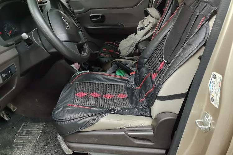 Used Wuling Hongguang V 2019 1.5L Jingqu Version China VI LAR
