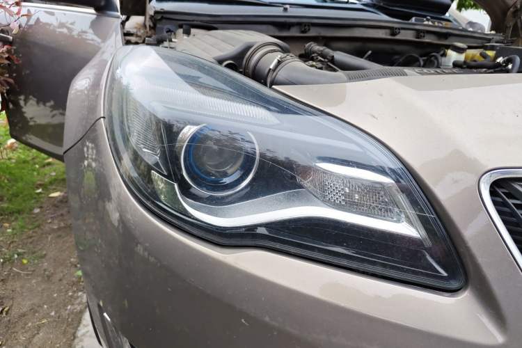 Used Buick Regal 2015 1.6T Leading Technology Model Right Front Headlight