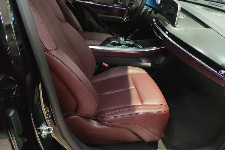 Used Cadillac XT5 2025 2.0T Platinum Edition