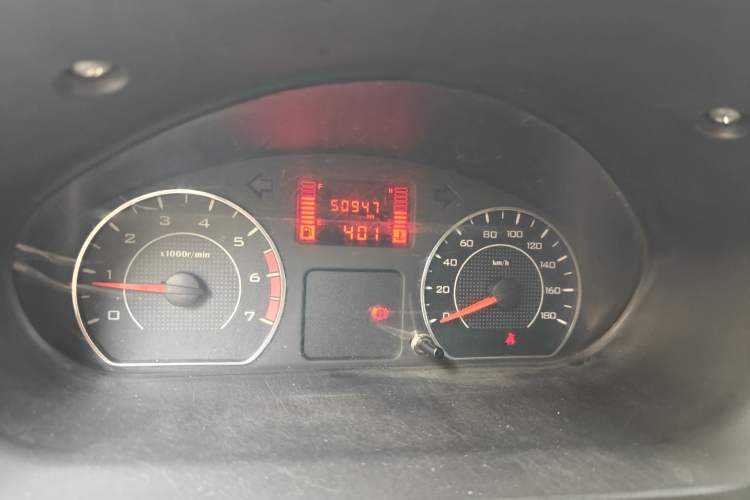 Used Wuling Rongguang V 2018 1.5L Practical Version Odometer Close Up