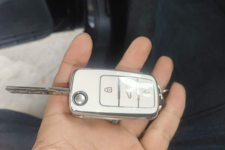 Used Volkswagen Sagitar 2012 1.6L Manual Comfort Model Vehicle Key