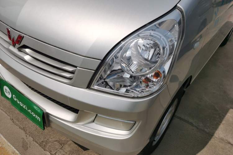 Used Wuling Rongguang S 2021 1.2L Base Model Window-Sealed 5-Seat LSI Car
