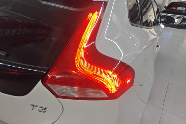 Used Volvo V40 2017 T3 Zhiyi Edition
